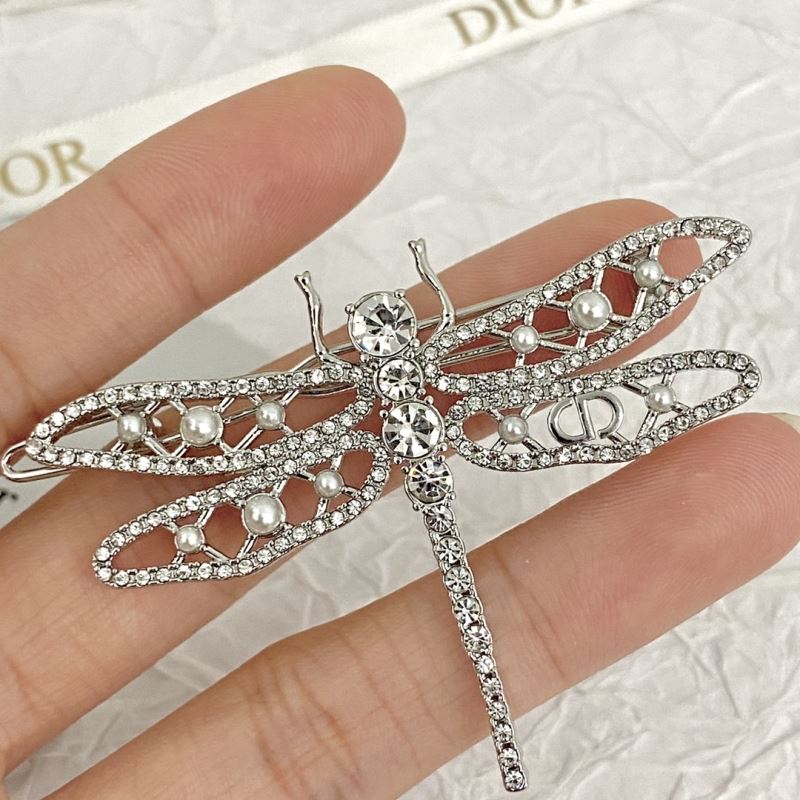 chr1st1an D10r brooches